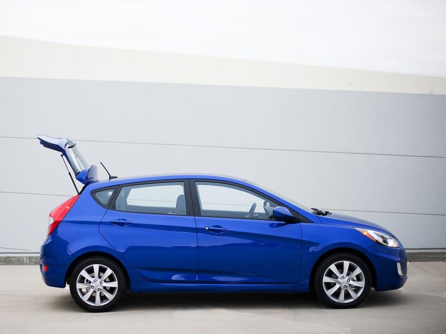  Hyundai Accent 5-Door 2011 года  (US) (фото 14 из 24)